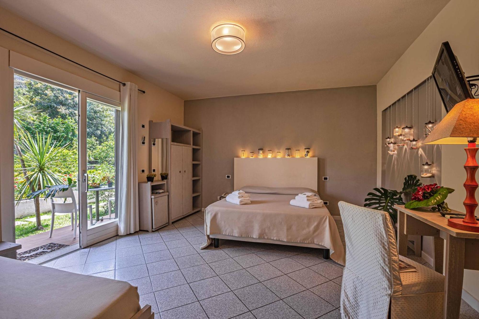 Hotel Cernia Isola Botanica Сант-Андреа Экстерьер фото